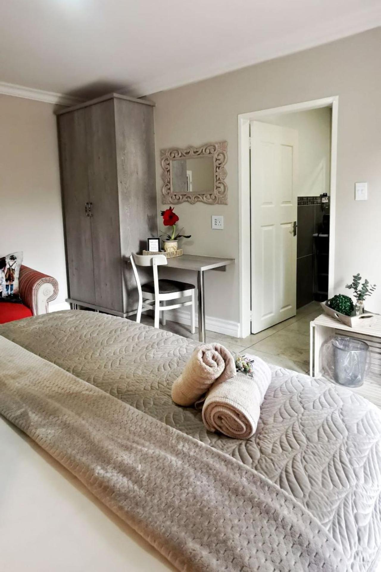 Bokmakierie Gastehuis Emalahleni Pty Ltd Bagian luar foto